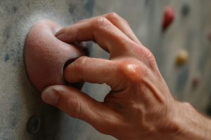 découvrez les causes, symptômes et traitements du kyste de poulie pour mieux comprendre et gérer cette affection courante des doigts.